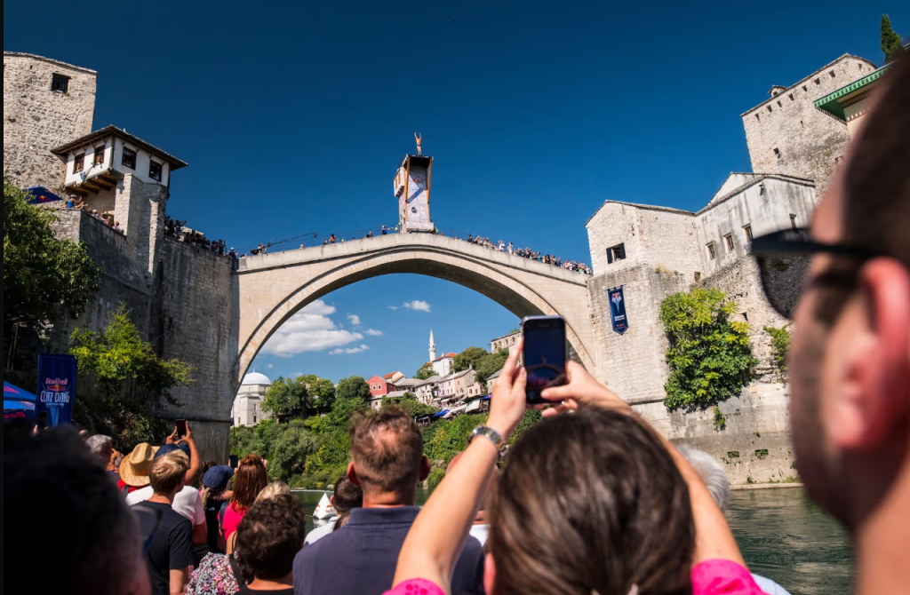 Sportski spektakl na Starom mostu: Mostar domaćin finala Red Bull Cliff Divinga 7 Mostar u centru pažnje