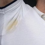 Žute fleke od znoja nestaju brzinom svjetlosti: Ovo je najbolji način da ih uklonite Žute fleke od znoja nestaju brzinom svjetlosti: Ovo je najbolji način da ih uklonite - featured image