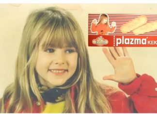SJEĆATE SE CURICE SA PLAZME? Nećete vjerovati kako Aleksandra iz Kikinde izgleda 25 godina kasnije SJEĆATE SE CURICE SA PLAZME? Nećete vjerovati kako Aleksandra iz Kikinde izgleda 25 godina kasnije - featured image