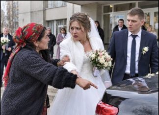 Ciganka je prišla do mlade kod matičara: „Veo koji nosiš nije tvoj, sudbina ti je gorka. Otvori prtljažnik mladoženjinog auta. Molim te kao Boga, otvori…“ …😲😲😲 Ciganka je prišla do mlade kod matičara: „Veo koji nosiš nije tvoj, sudbina ti je gorka. Otvori prtljažnik mladoženjinog auta. Molim te kao Boga, otvori…“ …😲😲😲 - featured image