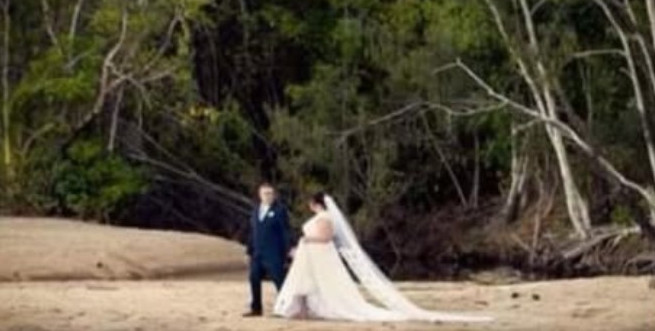 OVA SLIKA JE MLADENCE MOGLA KOŠTATI ŽIVOTA: Vidite li BIZARAN DETALJ, nisu ni slutili šta se dešava - featured image OVA SLIKA JE MLADENCE MOGLA KOŠTATI ŽIVOTA: Vidite li BIZARAN DETALJ, nisu ni slutili šta se dešava - featured image
